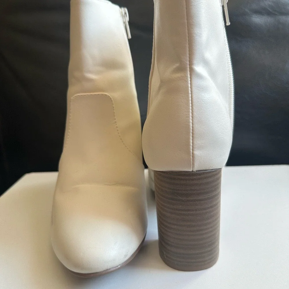 🤍Cream Ankle Boots Size 6.5‎ Block Heel Pre-Owned with Minor Marks Stylish🤍